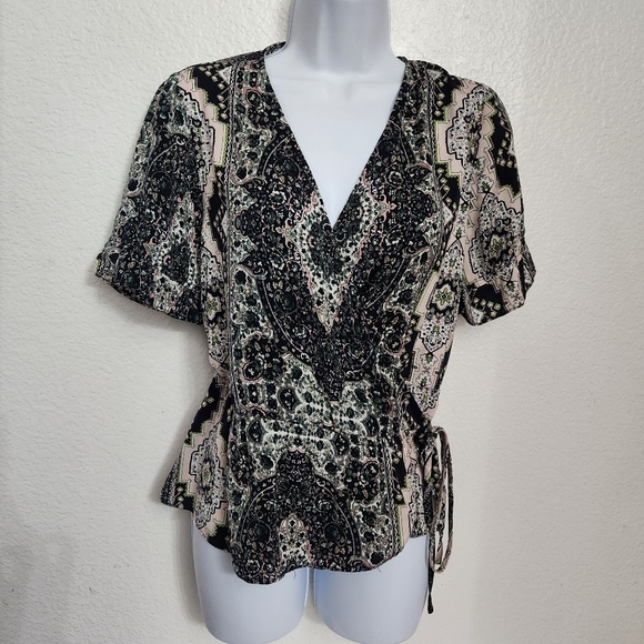 Cupcakes and Cashmere Kabrina Wrap Blouse Women's Size Small - Picture 1 of 13